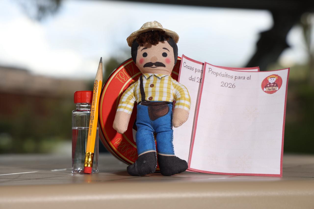 Año viejo camisa amarilla.